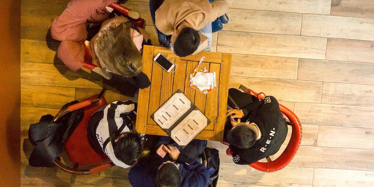 Stages d'anglais pendant les vacances d'été :scolaires pour les enfants, ados, lycées, collégiens et étudiants avec Acadelorn Formation à Landerneau.